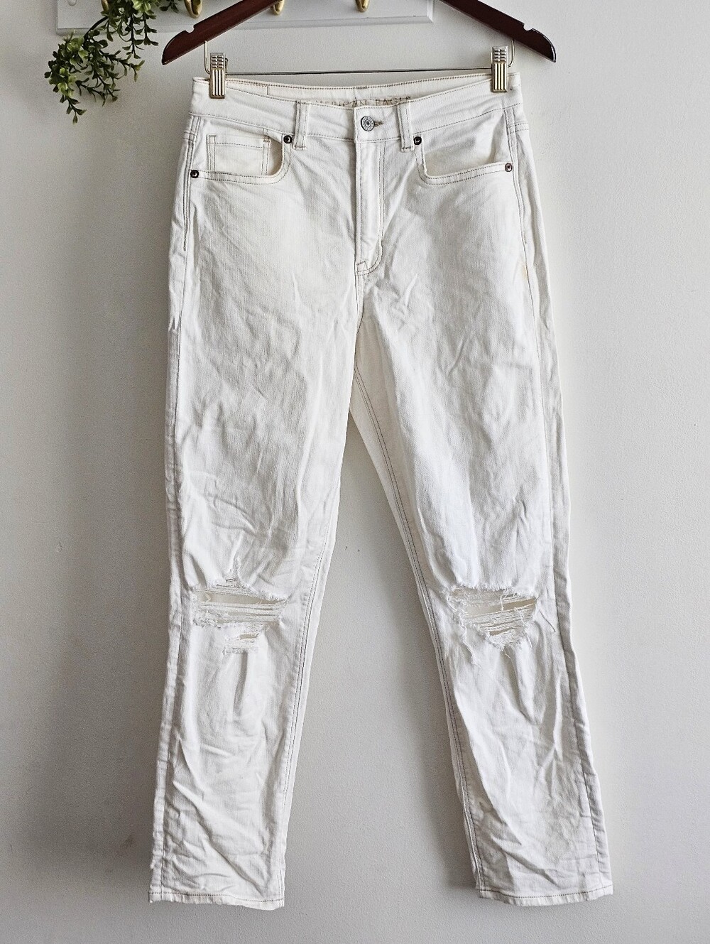 American Eagle Mom Jean Butter White Distressed Stretch Jeans Women’s 27